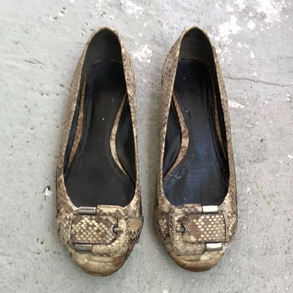 Burberry  snakeskin  flats